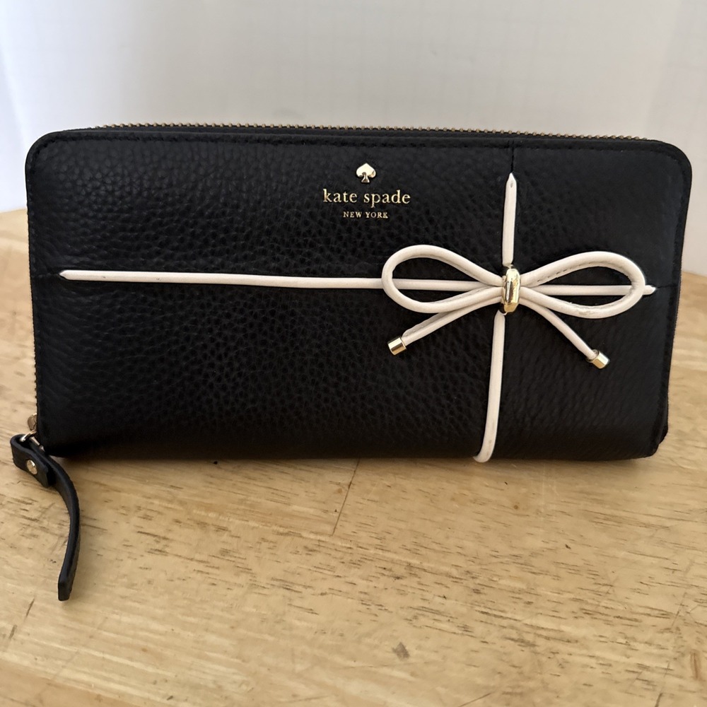 Kate Spade Cherry Street Neda Black Pebbled Leather Wallet Bow Gold Hardware Zip